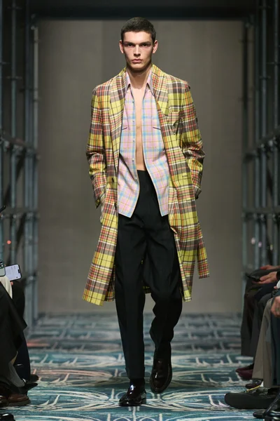 Look 3
